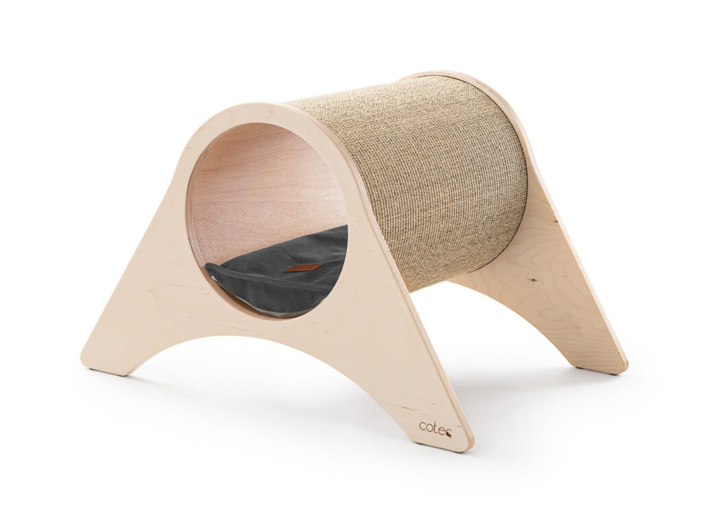 Drapak tunel dla kota z drewna i sisalu – poduszka grafitowa, fotografia produktowa