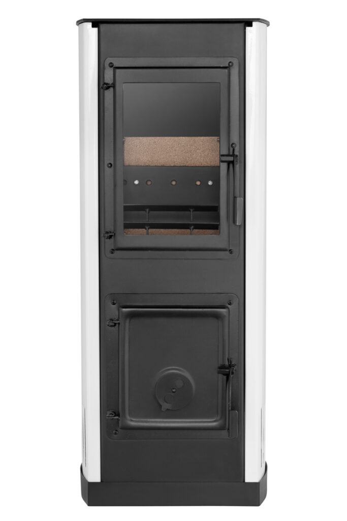 Packshot pieca kominkowego wolnostojącego – widok z przodu, jasna (biała) obudowa boczna