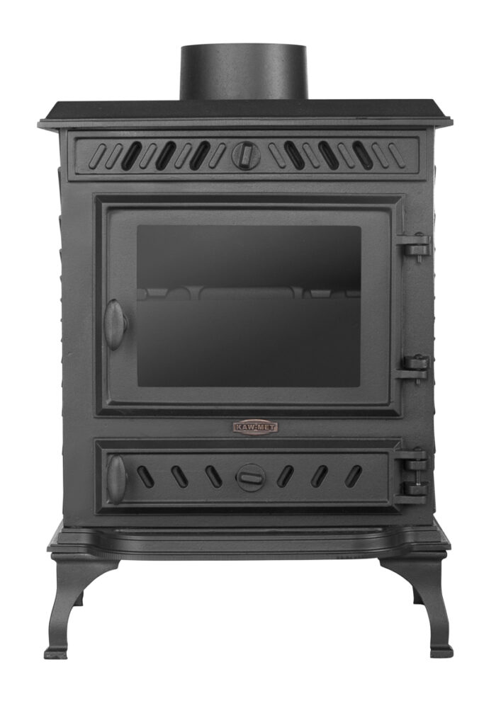 Packshot żeliwnej kozy / pieca kominkowego – widok z przodu, klasyczna forma na nóżkach