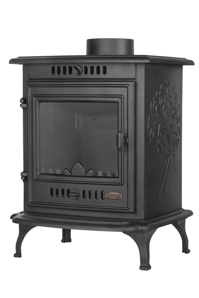 Fotografia e-commerce żeliwnego pieca – ujęcie boczne/3/4, pokaz profilu i detali obudowy