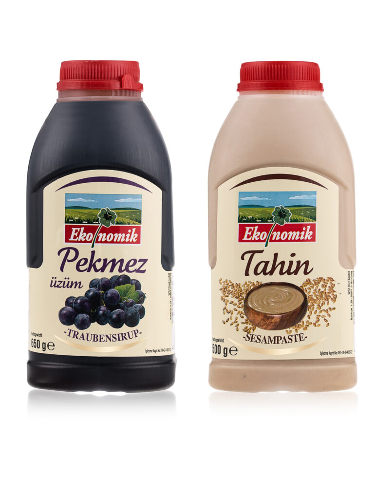 Packshot dwóch butelek (produkty spożywcze) na białym tle – zdjęcia produktowe B2B, packshot