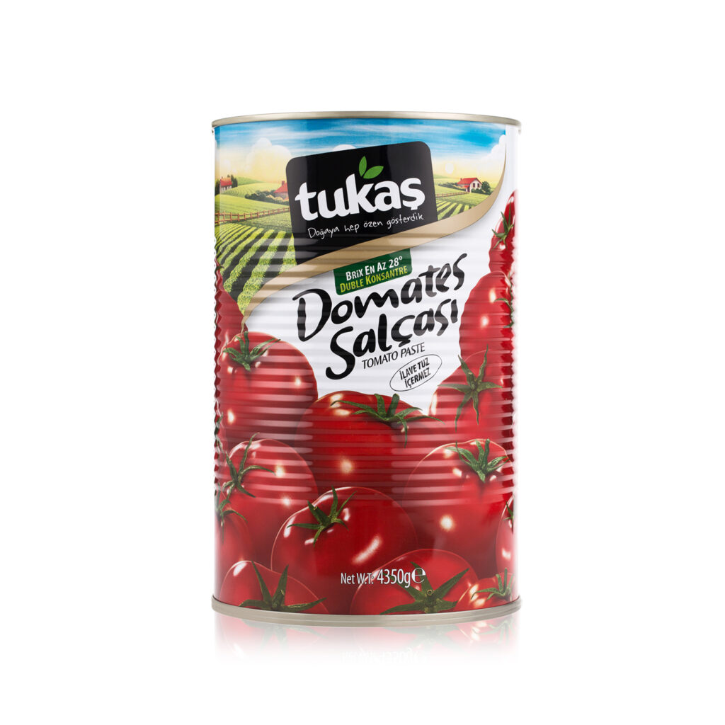 Packshot słoika z pomidorami na białym tle – zdjęcie produktowe dla sklepu internetowego