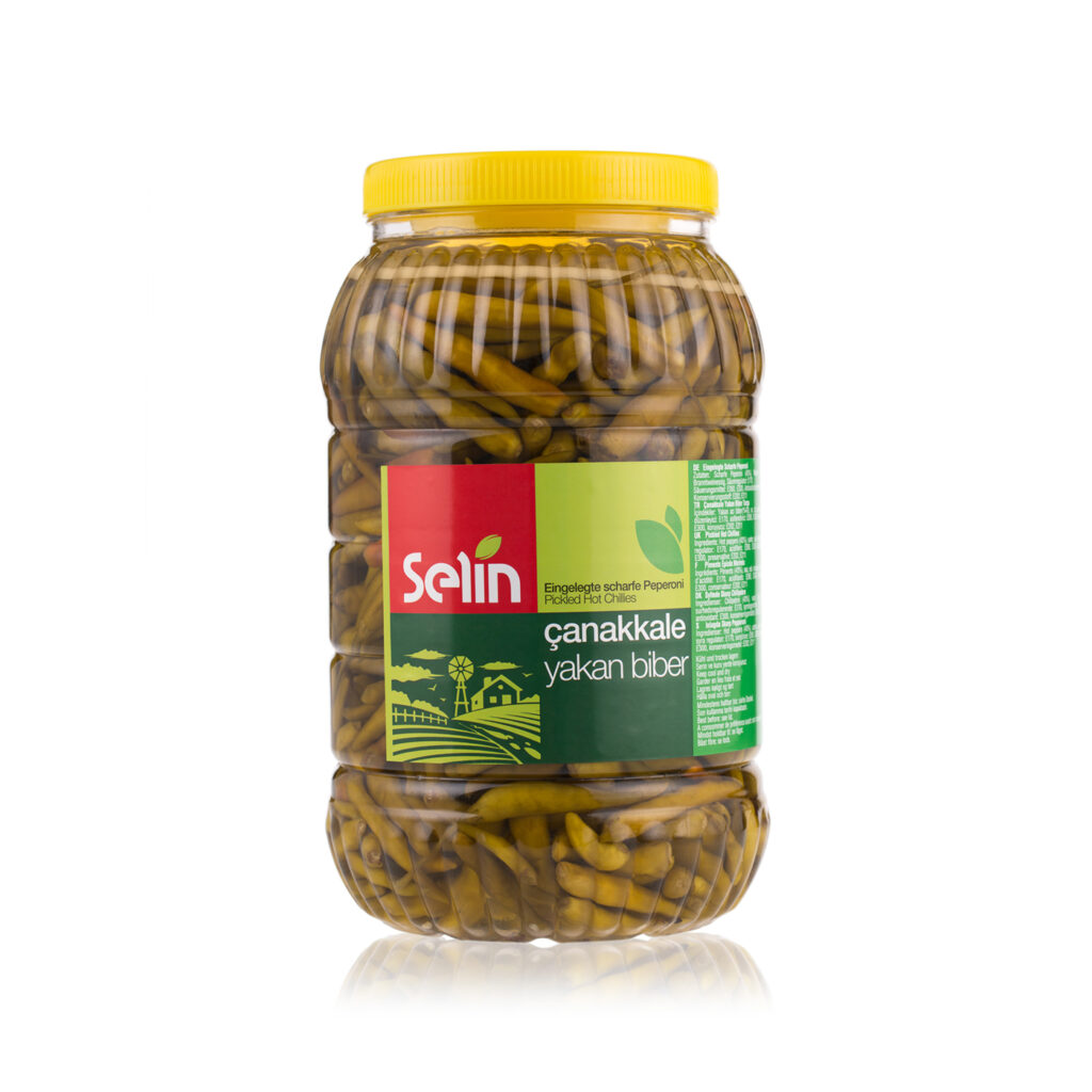 Packshot słoika z ogórkami na białym tle – fotografia produktowa do e-commerce