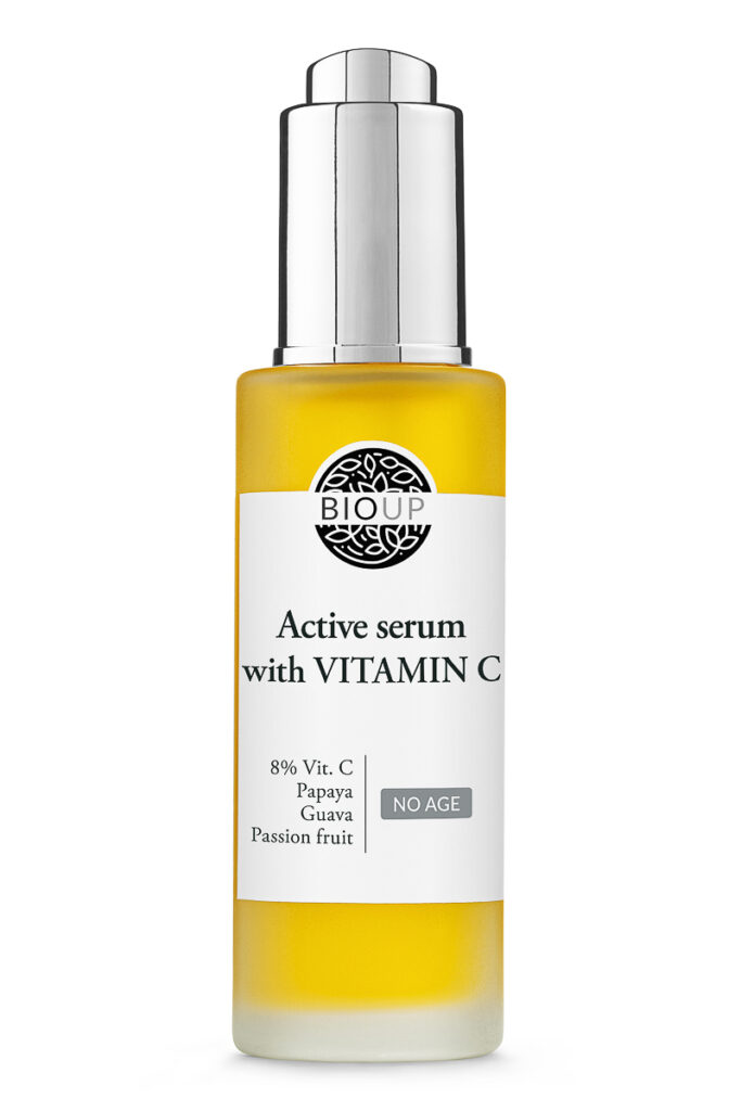 Active serum with Vitamin C 8% – żółte serum do twarzy, packshot kosmetyku na białym tle