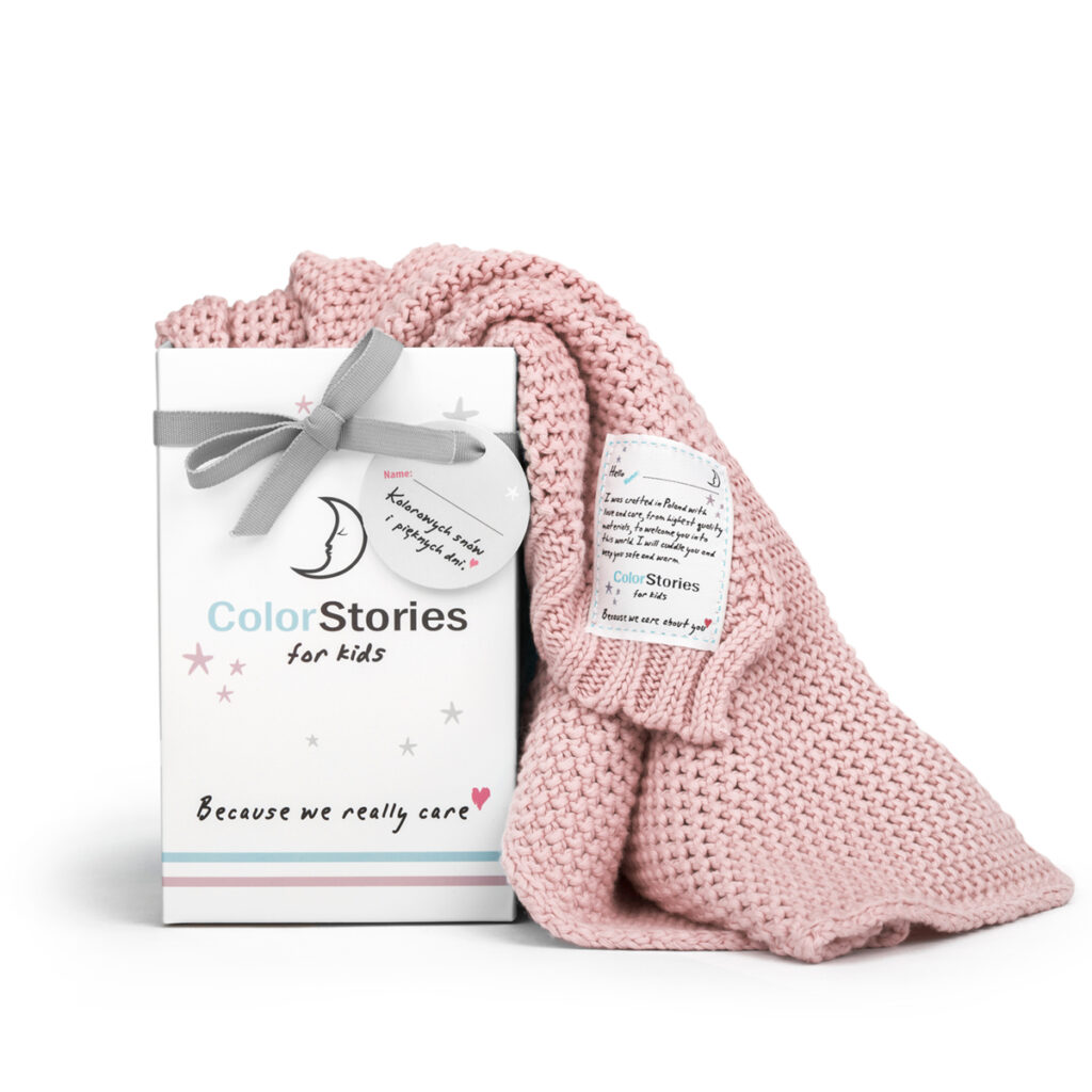 Zdjęcie produktowe tekstyliów dla niemowląt – packshot na białym tle, styl prezentowy