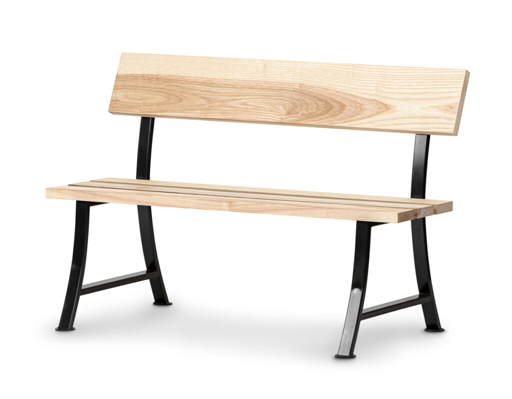 Zdjęcie produktowe ławki drewnianej na białym tle – packshot przygotowany pod Allegro i marketplace