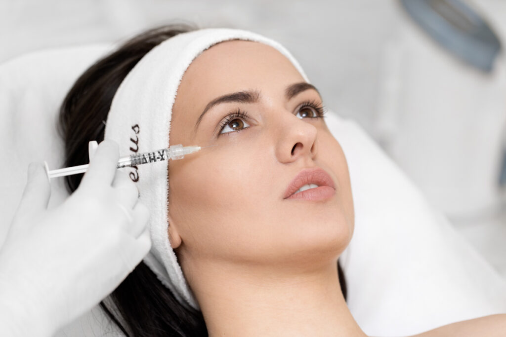 Zabieg pielęgnacyjny twarzy – fotografia usług kosmetycznych w studio