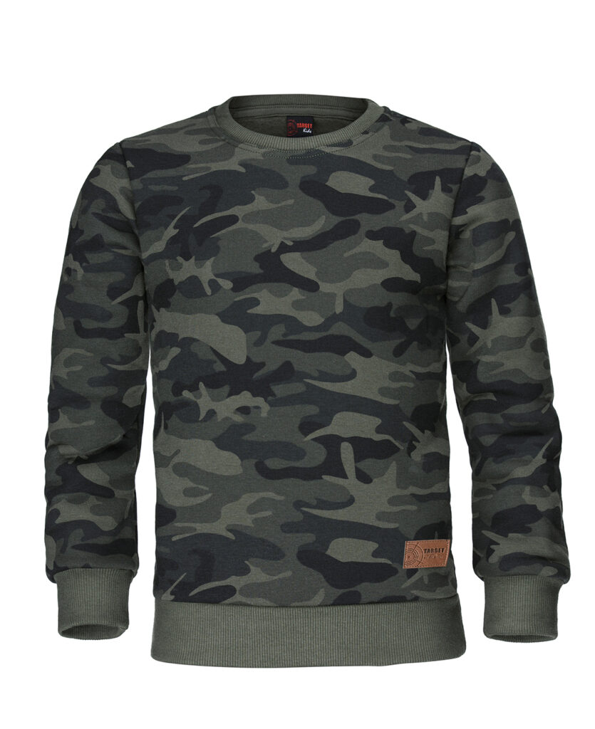 Zdjęcie produktowe bluzy bez kaptura w moro – fotografia packshotowa odzieży